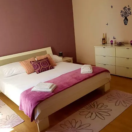 Sea View Apartment *