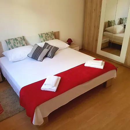 Sea View Apartment *