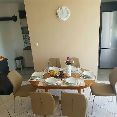 Sea View Apartment *